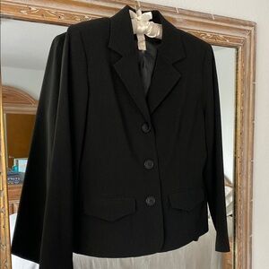 Black Tailored Suit Jacket with Structured Shoulders